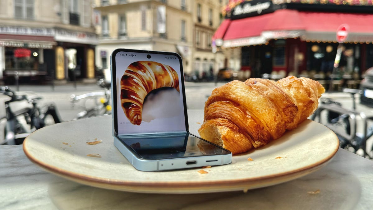 Samsung's Galaxy Z Flip 6: AI-Powered Features Enhance User 