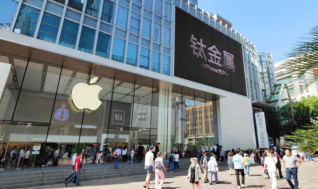 Apple's Q3 Earnings: AI Integration, iPhone Sales, and