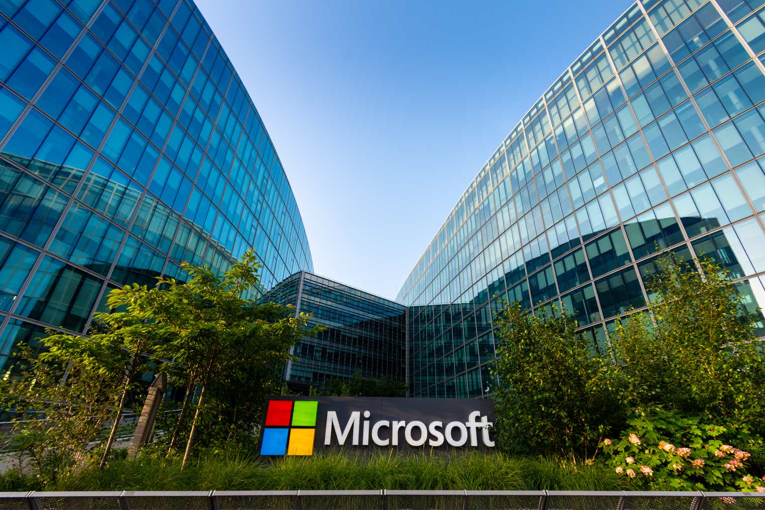 Microsoft's Q4 Earnings: AI Investments, Azure Growth, and