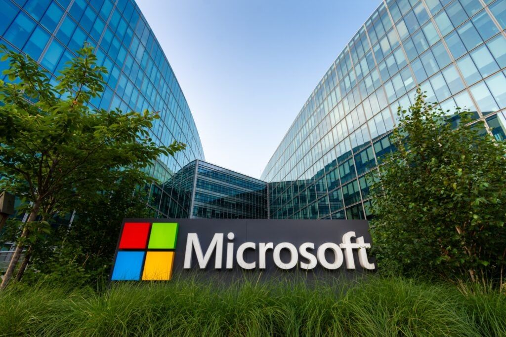 Microsoft Rewards Employees with One-Time Cash Bonus