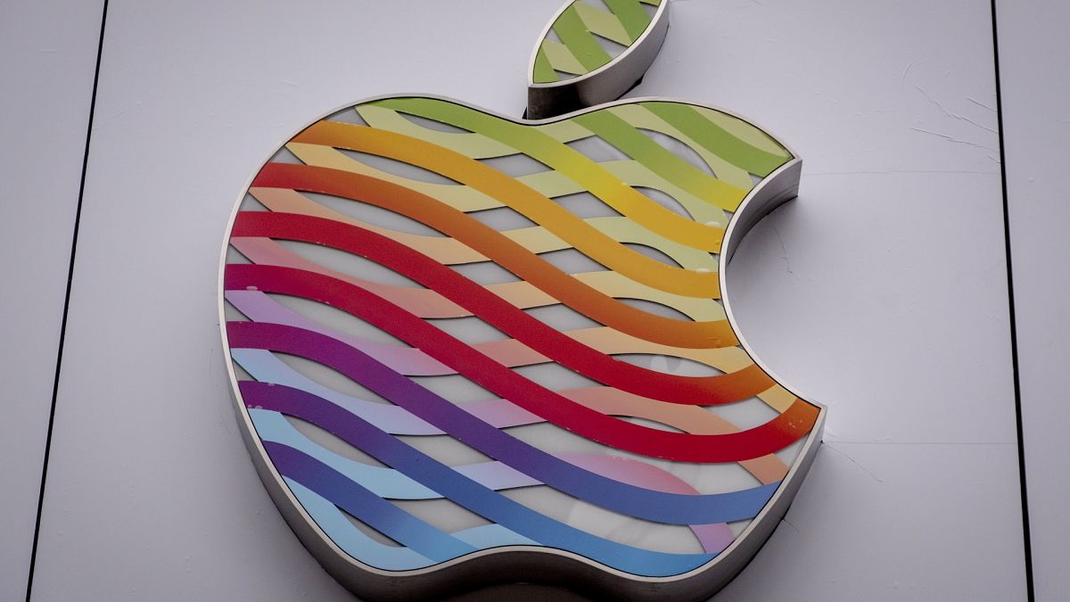 Apple and Amazon Face Challenges in Q2 2024 Earnings Reports