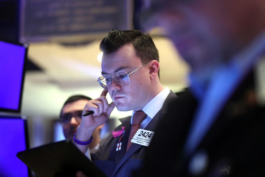 Global Market Volatility: Stocks Fall, Yen Rises Amid
