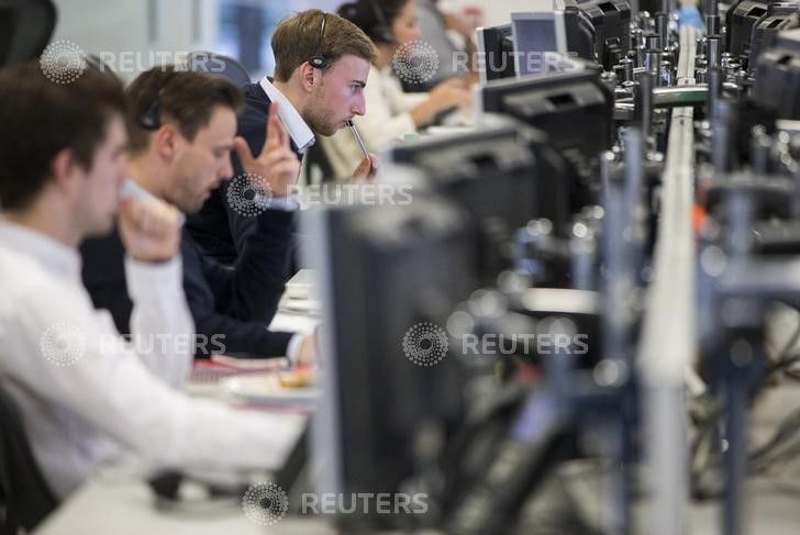 U.S. Markets Await Jobless Claims Data Amid Mixed Economic