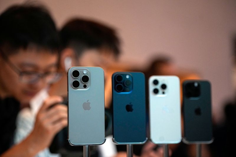 Global Smartphone Market Grows 6.5% in Q2 2023, Samsung and 