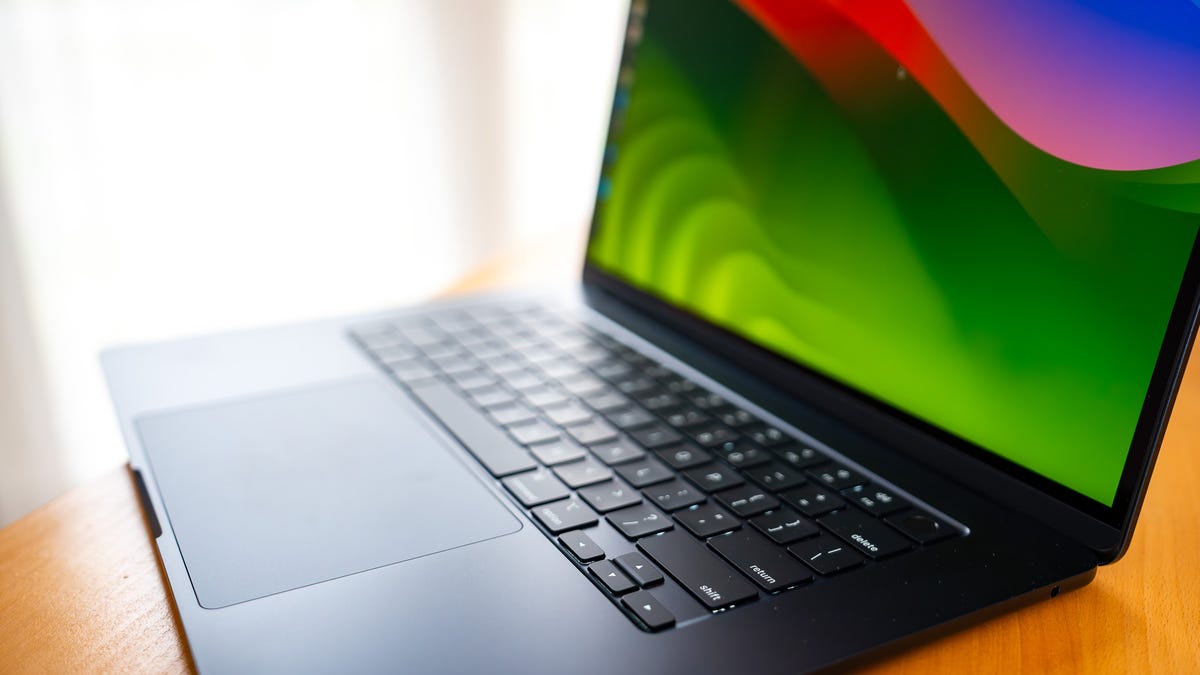 AI-Capable PC Shipments Set to Surge in 2024, with Apple