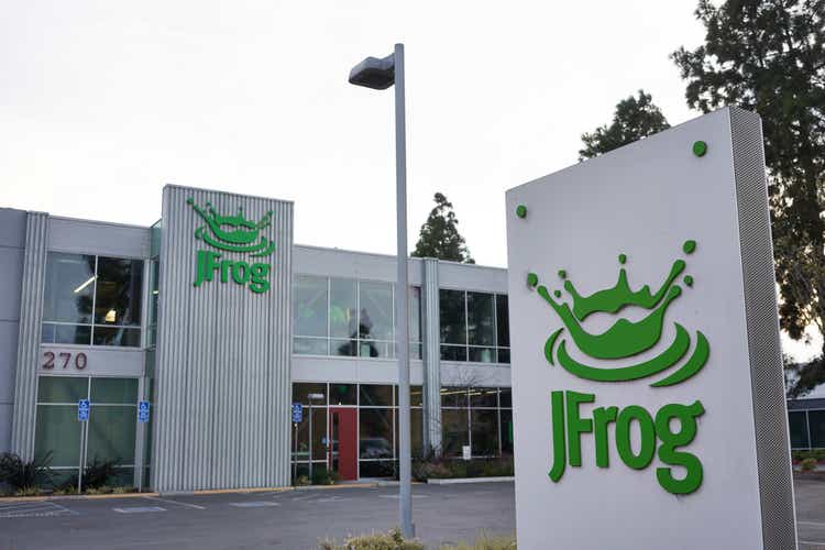 JFrog Receives 'Outperform' Rating from Baird, Capitalizing 