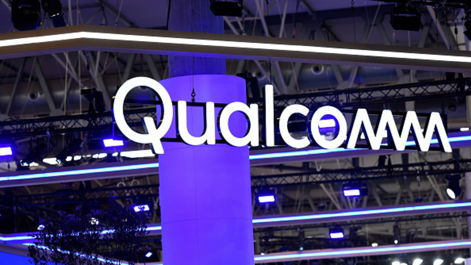 Qualcomm Challenges Intel and AMD with New AI PC Chip Launch