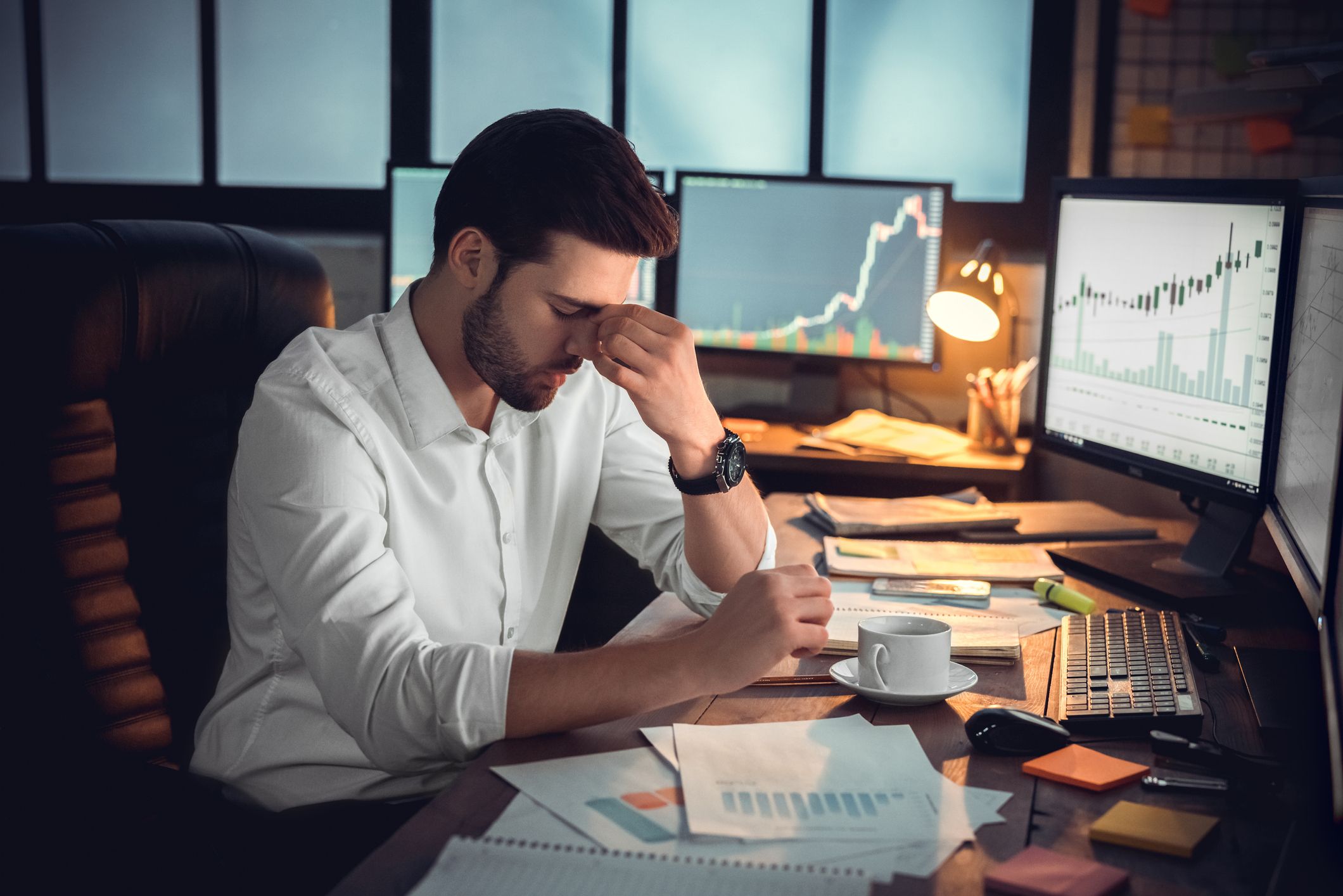 ASML Holdings Stock Tumbles 12% Amid Lowered EPS Outlook,