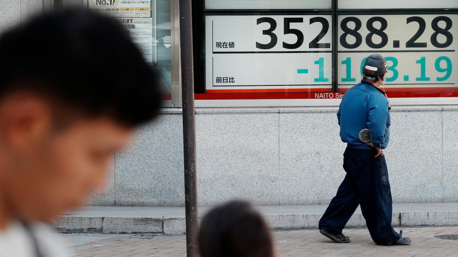 Global Markets Tumble as Wall Street Experiences Worst Week 