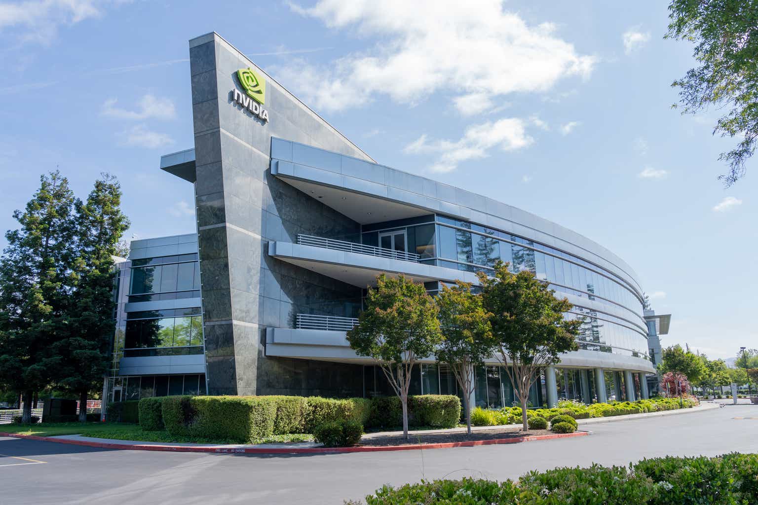 AMD Challenges NVIDIA's AI Dominance: A Shifting Landscape