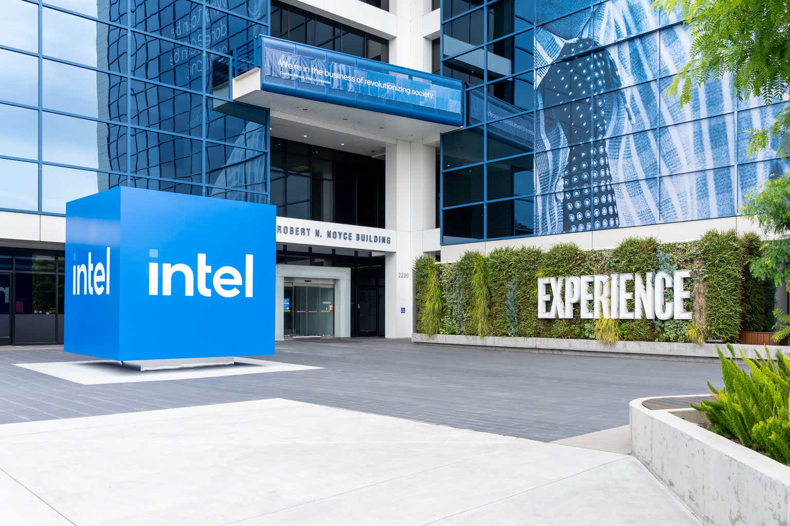 Semiconductor Industry Outlook: Intel's Resurgence and