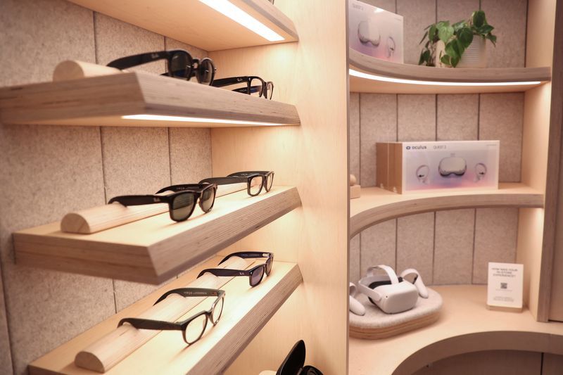 Meta and EssilorLuxottica Extend Smart Glasses Partnership