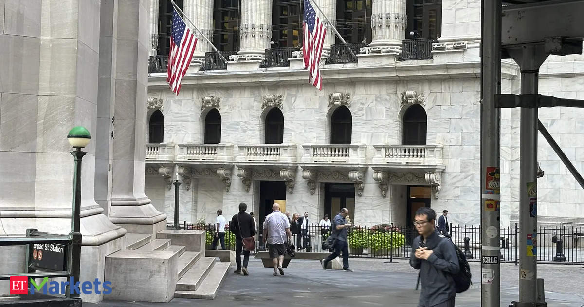 S&P 500 Soars to Record High as Fed Signals Rate Cuts