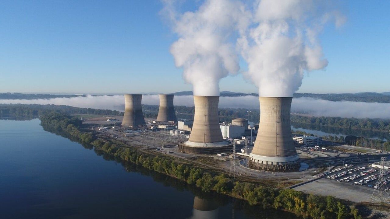 Big Tech's AI Ambitions Face Nuclear Power Hurdles
