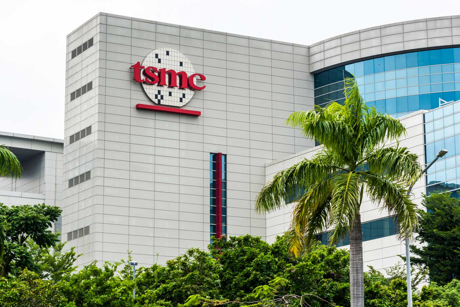 Taiwan Semiconductor Manufacturing Company (TSMC) Soars in