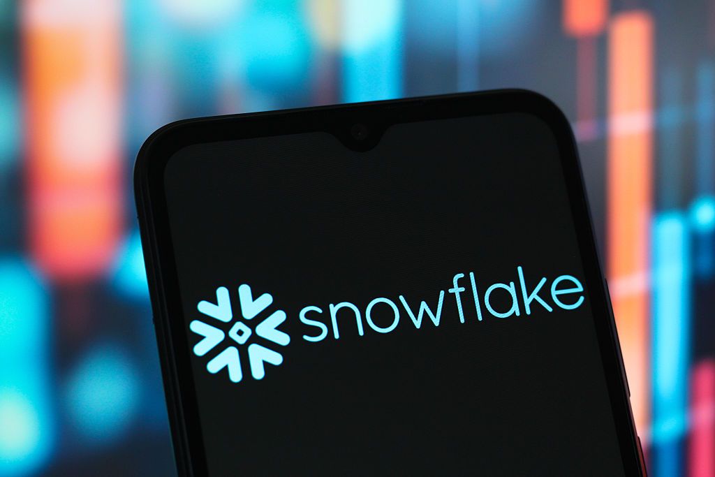 Snowflake Acquires Crunchy Data for $250M, Boosting AI and