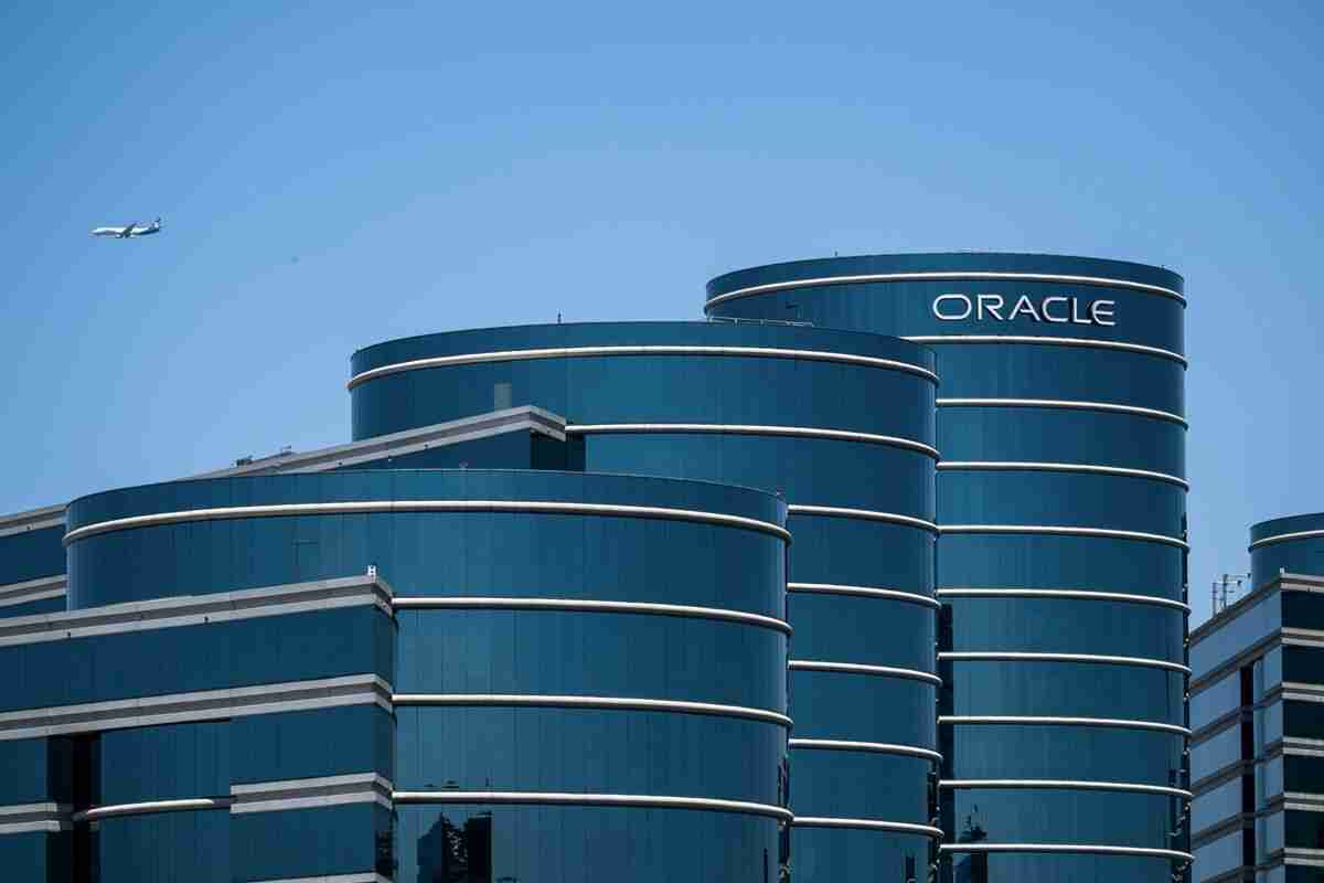 Oracle's Cloud Business Soars on AI Demand, Projecting