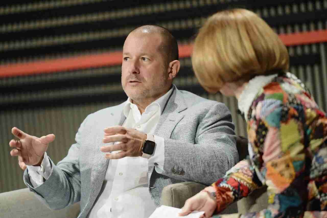 Tech Giants Race to Develop Revolutionary AI Device, Led by 