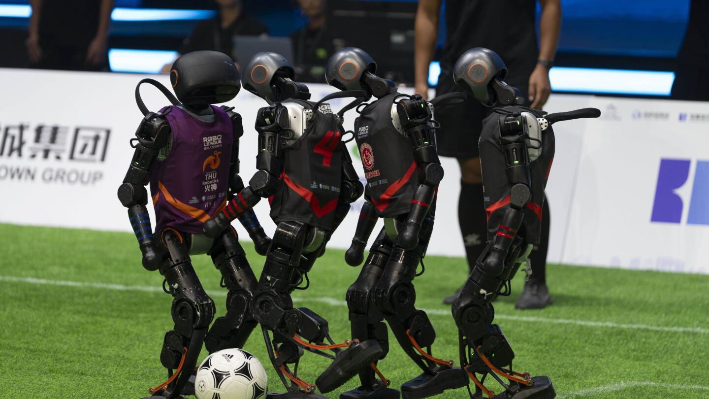 China Showcases AI Advancement with Autonomous Humanoid