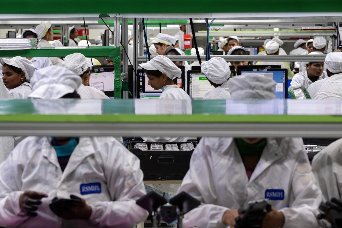 Foxconn's Record Q4 Revenue Driven by AI Server Demand,