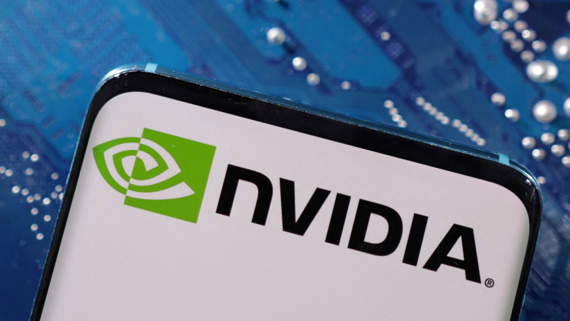 AI Drives Market Movements: Nvidia, Micron, and Aurora