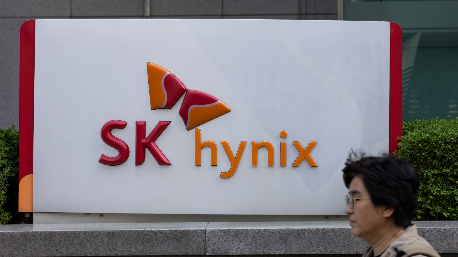 SK hynix Surpasses Samsung in Quarterly Profit, Driven by