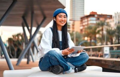 Chegg Faces Challenges Amid AI Competition, Explores