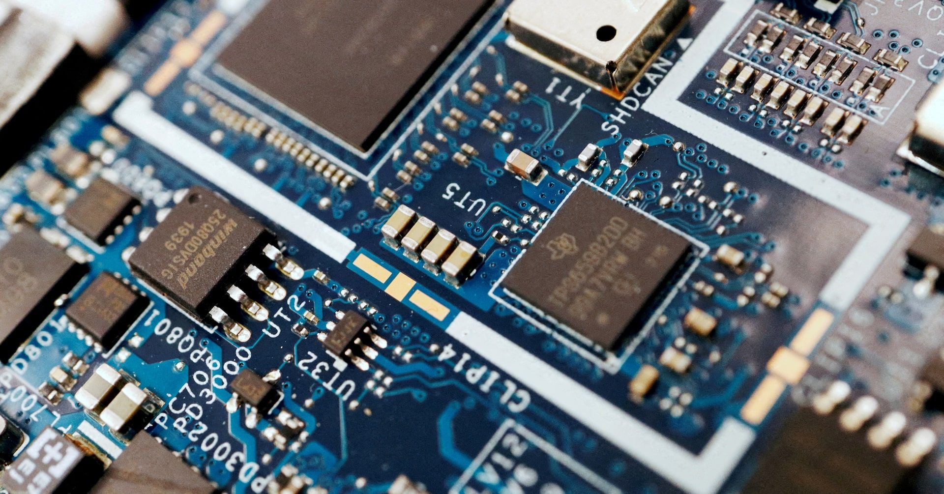 Lam Research Surpasses Q3 Revenue Expectations Amid Soaring 