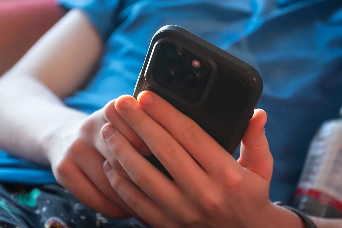 UK Children's Commissioner Calls for Ban on AI