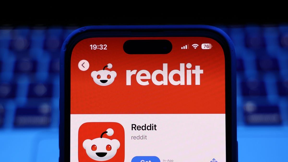 Reddit Integrates AI-Powered 'Reddit Answers' into Main