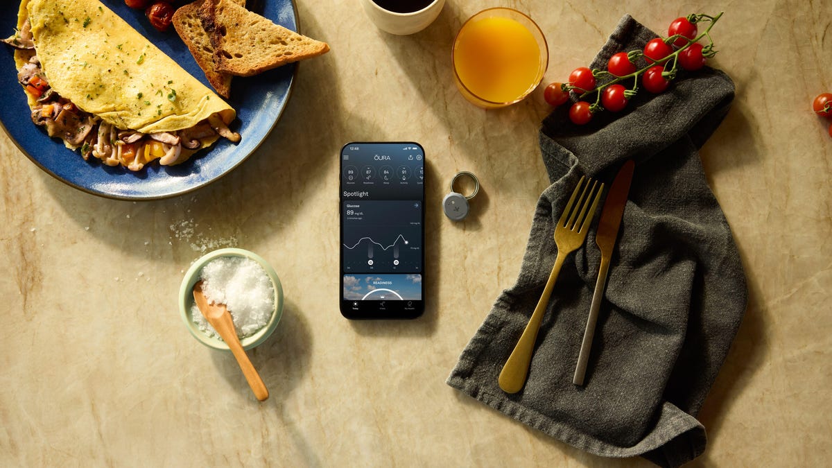 Oura Ring Introduces AI-Powered Meal Tracking and Glucose