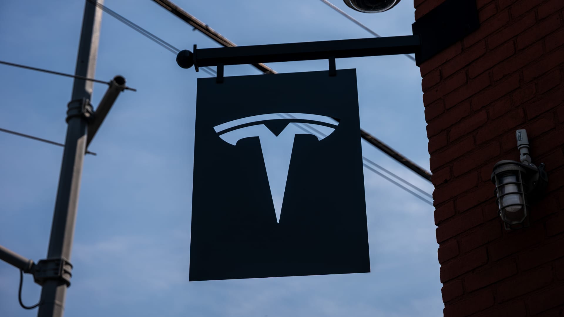 Tesla's Robotaxi Launch Sparks $2 Trillion Market Cap Prediction Amid AI Revolution