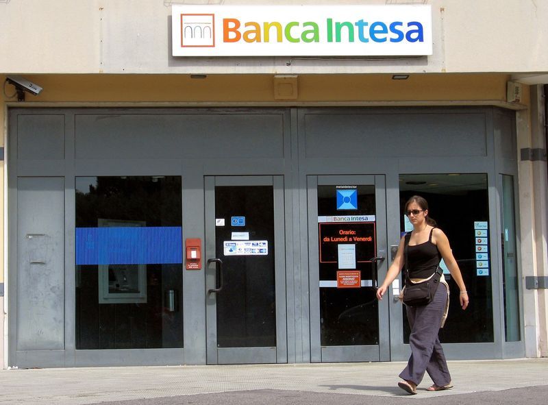 Intesa Sanpaolo to Cut 9,000 Jobs Amid AI and