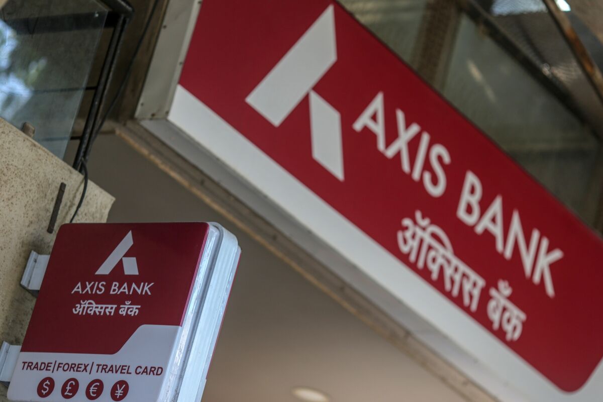 Axis Bank Embraces AI Without Job Cuts, Focusing on Digital 