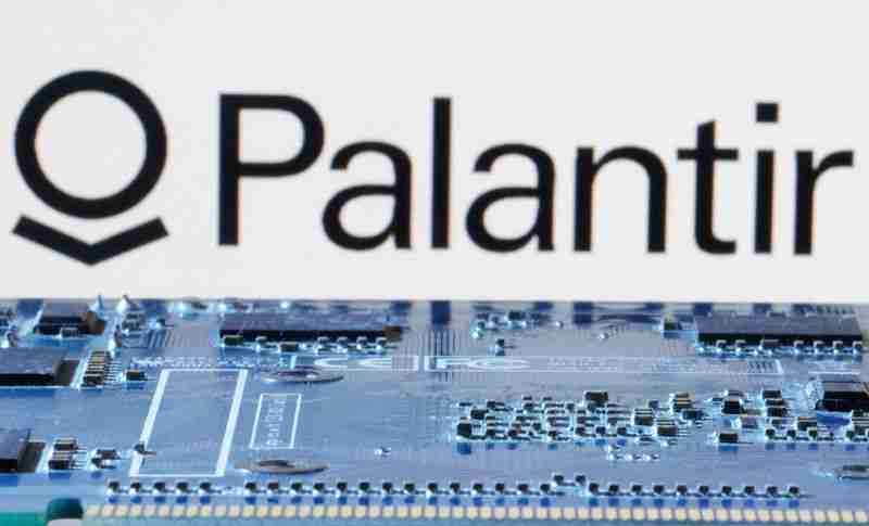 Palantir Technologies Executives Sell Shares Amid Strong