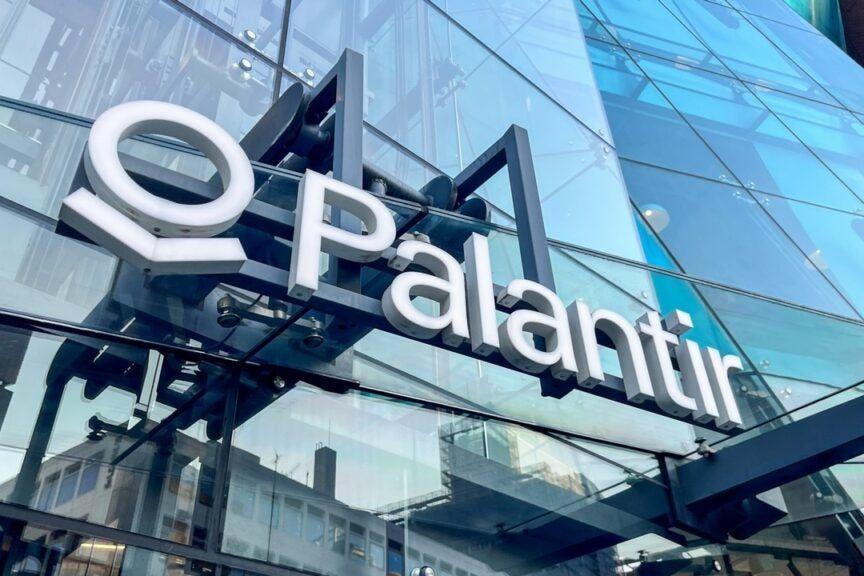 Palantir's Stock Tumbles Amid AI Hype and Valuation Concerns