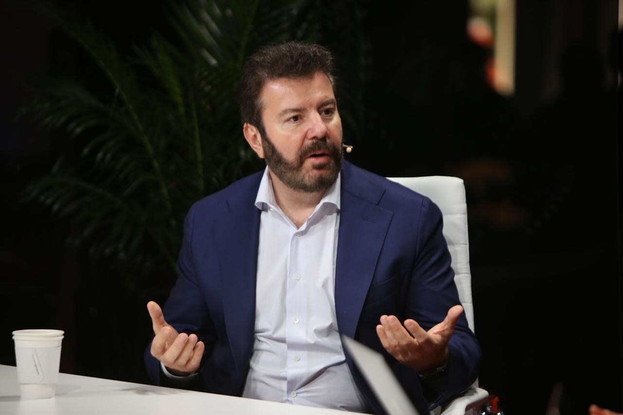 UiPath's AI Ambitions Face Headwinds as Revenue Growth