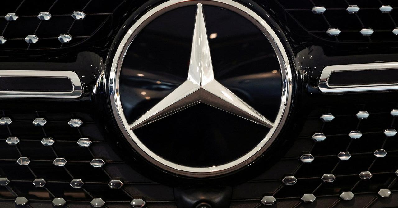 Mercedes-Benz Integrates AI and Humanoid Robots in Factory