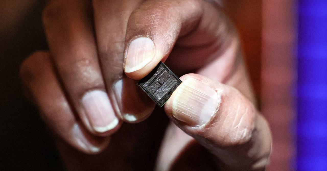 Micron's AI-Driven Revenue Surge Overshadowed by Margin