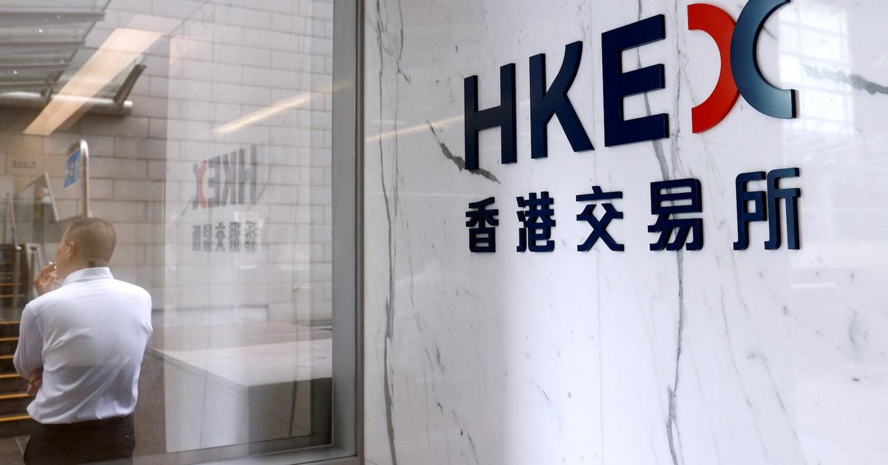 Record Chinese Investment in Hong Kong Stocks Driven by AI