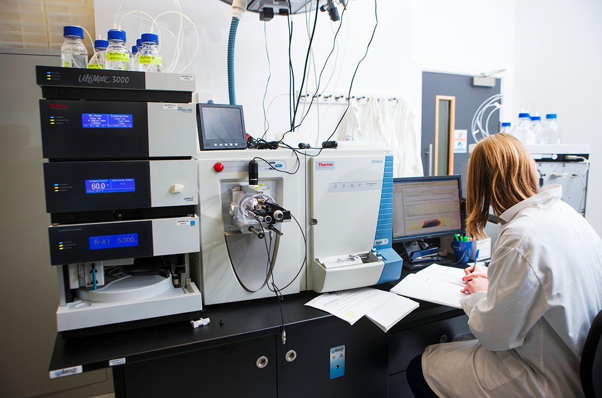 AI Revolutionizes Protein Sequencing: InstaNovo Models