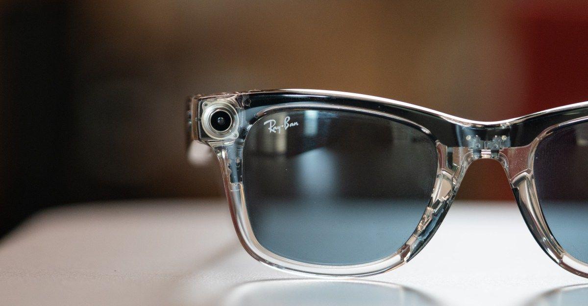 Meta's Hypernova: High-End Smart Glasses with Built-in