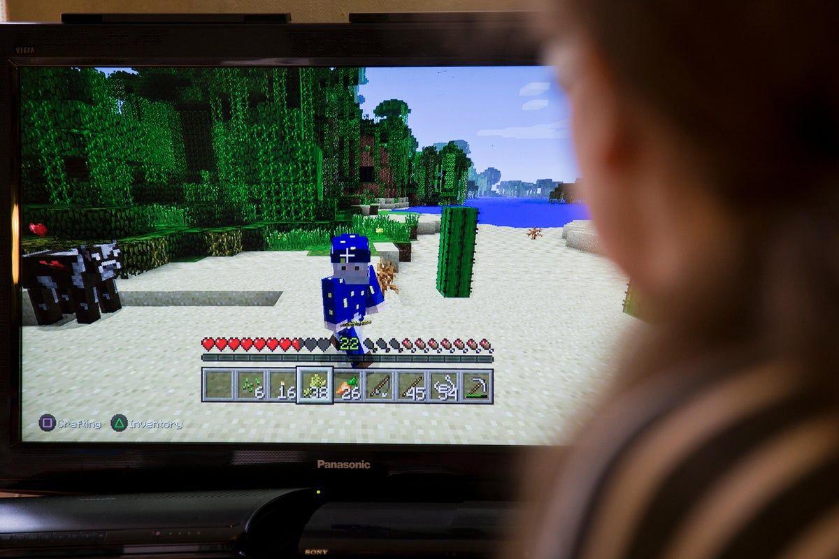 Google DeepMind's Dreamer AI Masters Minecraft: A Leap