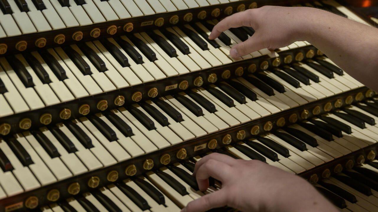 ARK: A Blockchain-Based App Empowering Artists Against AI