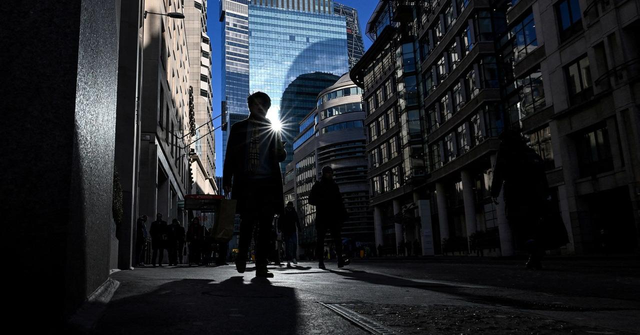 Google Study: AI Adoption Could Save UK Workers 122 Hours