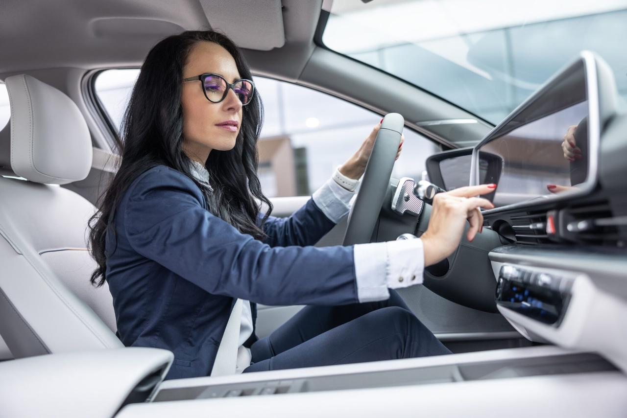 Amazon and Stellantis Discontinue SmartCockpit Project,