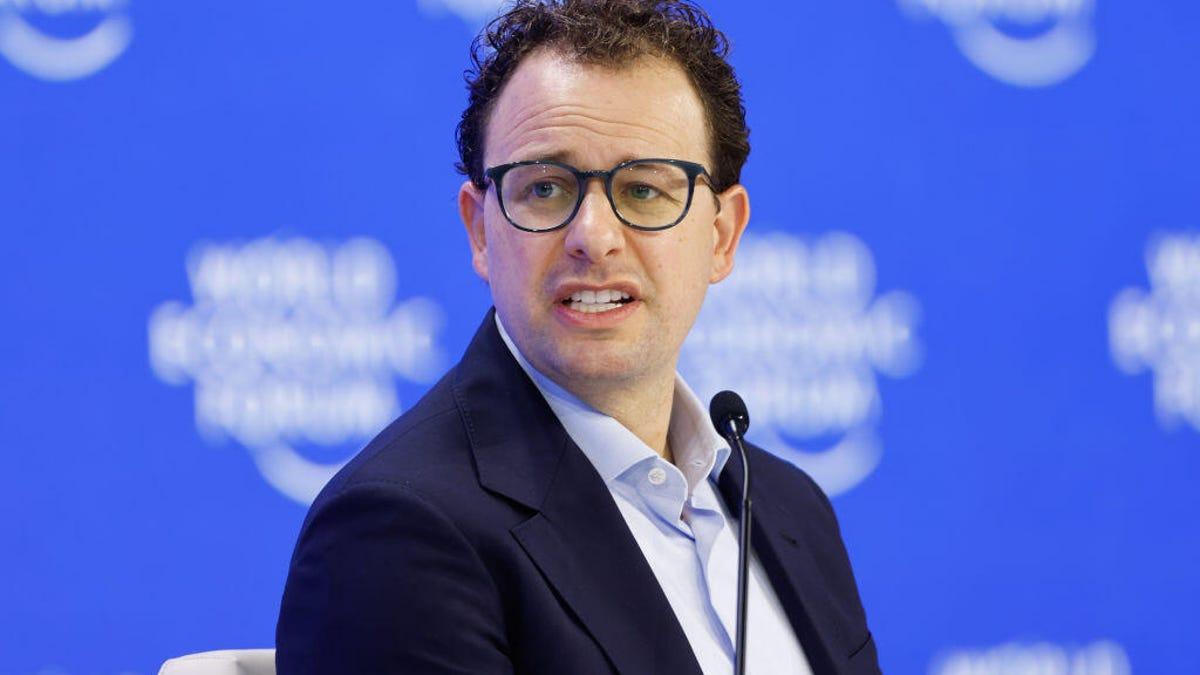 Anthropic CEO Warns: AI Could Eliminate Half of Entry-Level