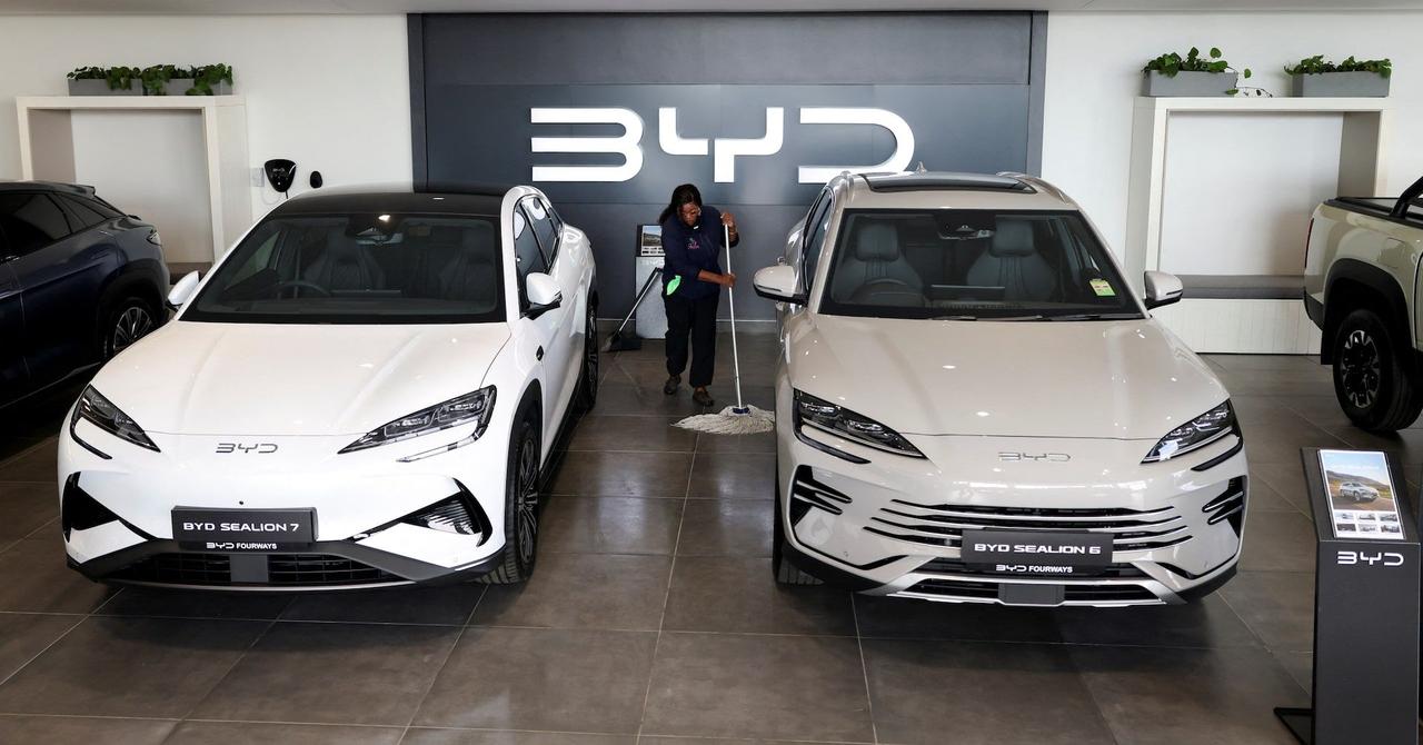 Chinese Auto and Tech Giants Challenge Tesla's Self-Driving