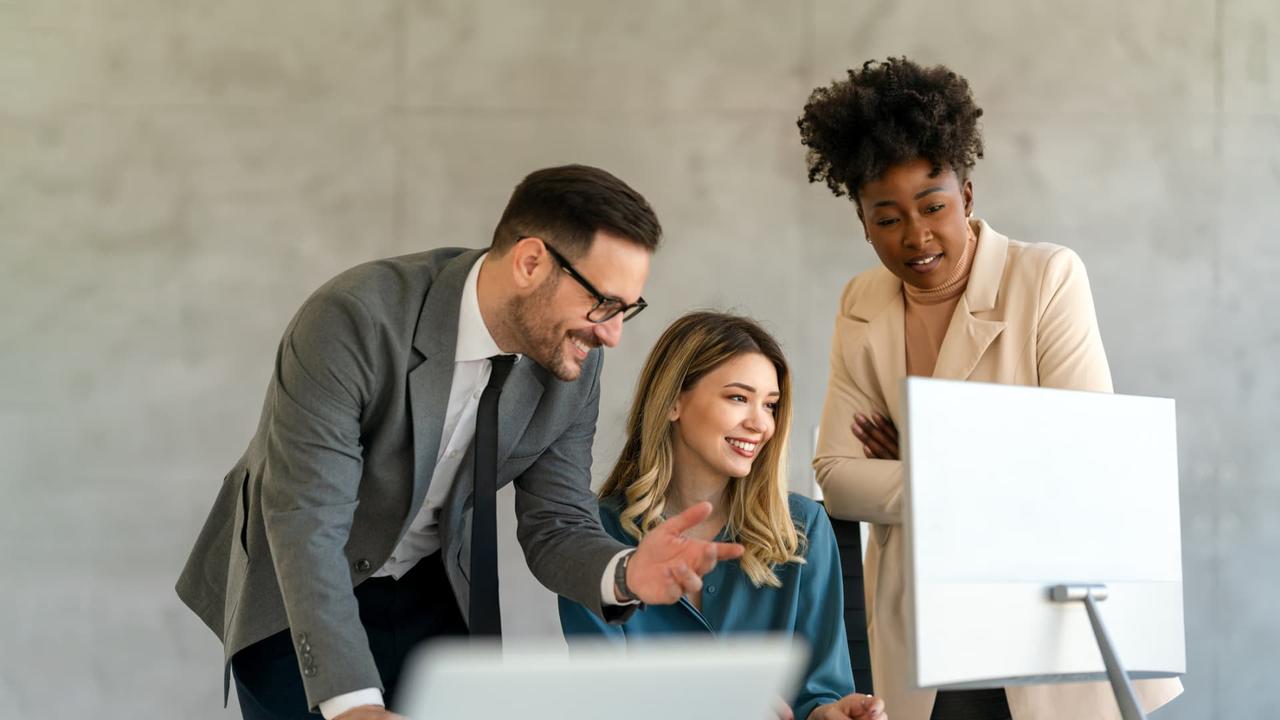 AI's Rise Challenges Traditional College Degrees: Experts