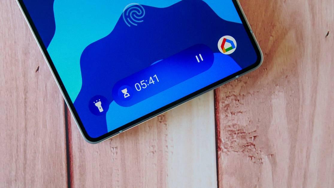 Samsung's One UI 8 Expands Now Bar and Cover Screen App